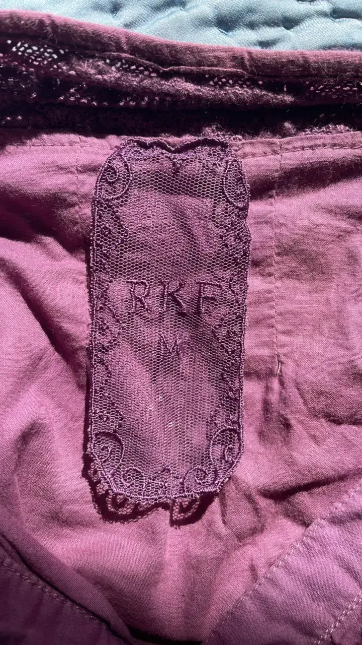 Blusa morada con detalles plisados - 2