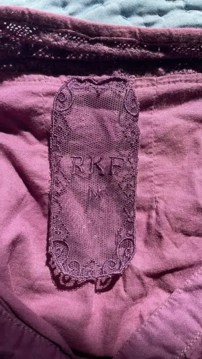 Blusa morada con detalles plisados - miniatura 2