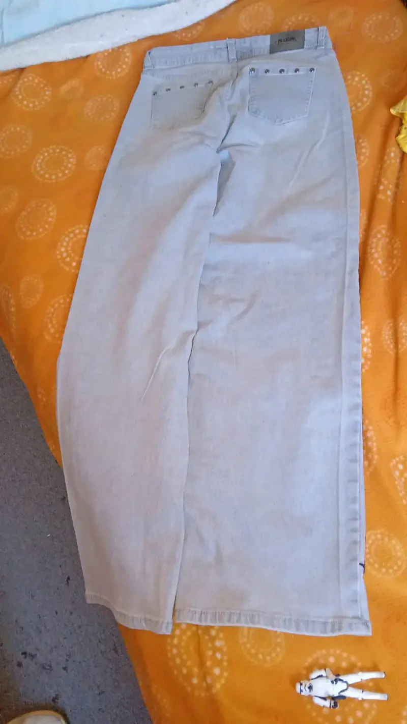 Jeans gris con detalles de estrellas talla 34 - 2