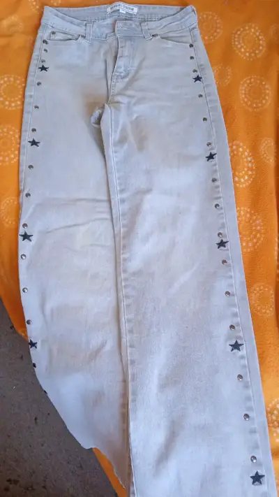Jeans gris con detalles de estrellas talla 34 - miniatura 3