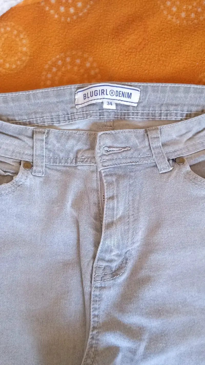 Jeans gris con detalles de estrellas talla 34 - 4