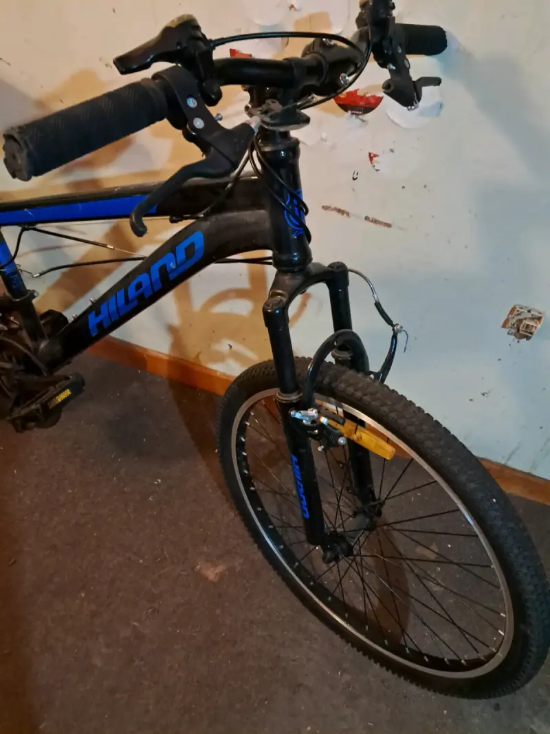 Bicicleta de montaña Hiland negra y azul - 1