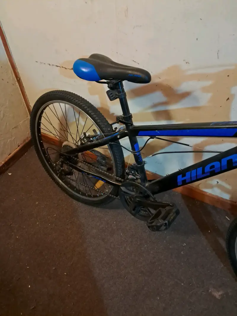 Bicicleta de montaña Hiland negra y azul - 2