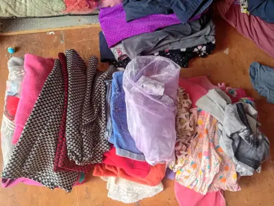 Lote de ropa variada para mujer y niño - miniatura 1