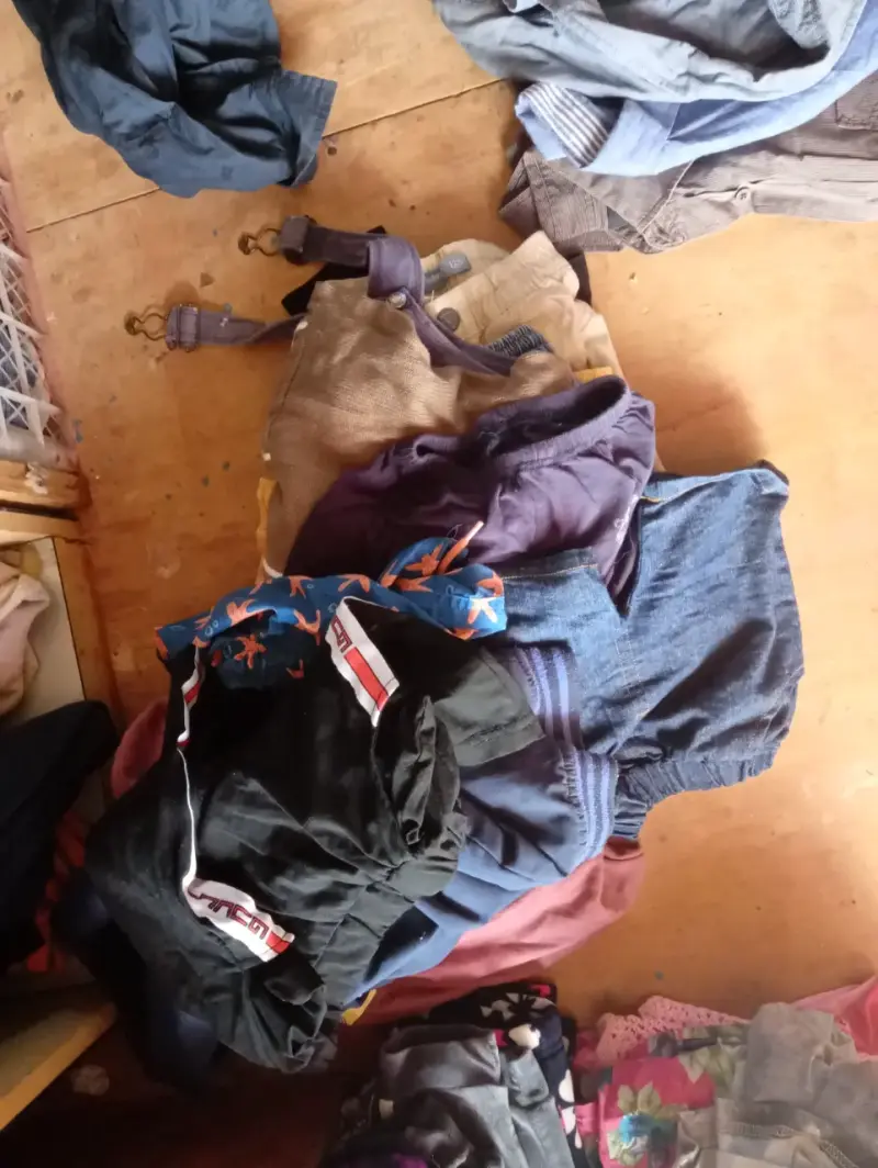Lote de ropa variada para mujer y niño - 2