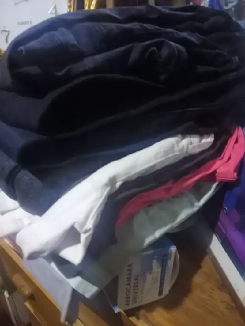 Lote de ropa variada para mujer y niño - 5
