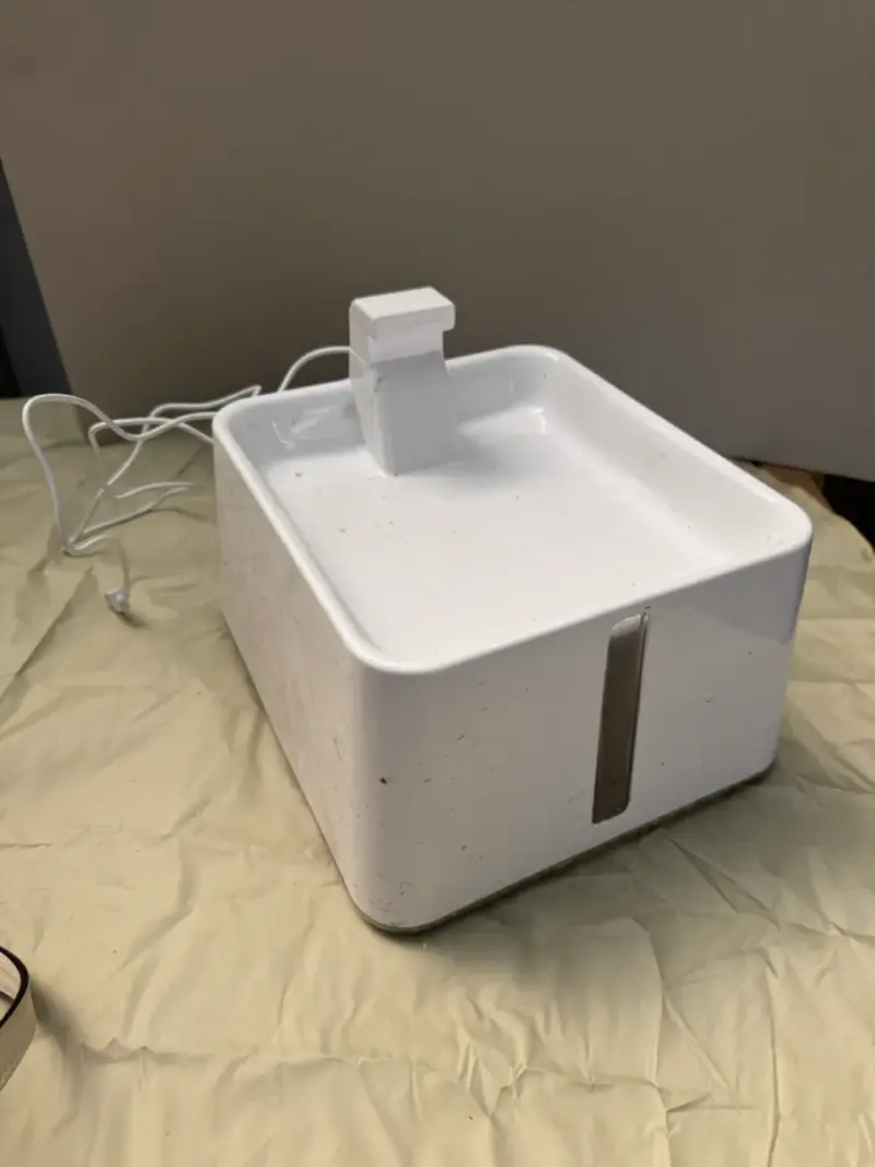 Fuente de agua para mascotas blanca 5 litros