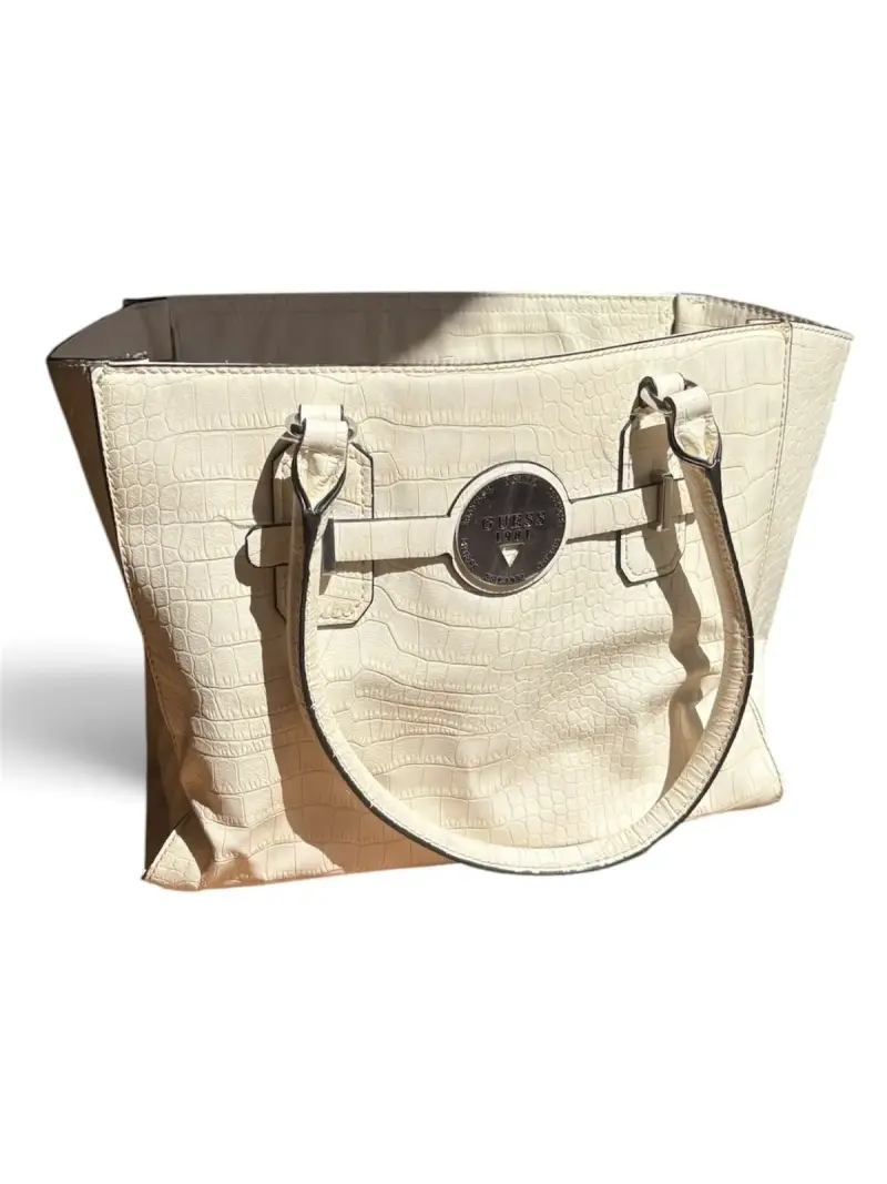 Bolso tote blanco Guess con textura de cocodrilo - 1