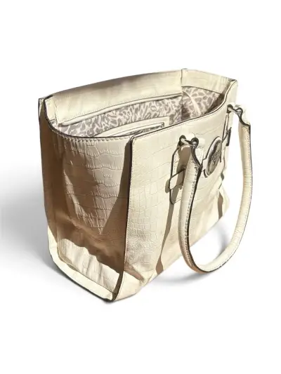 Bolso tote blanco  Guess con textura de cocodrilo - miniatura 2
