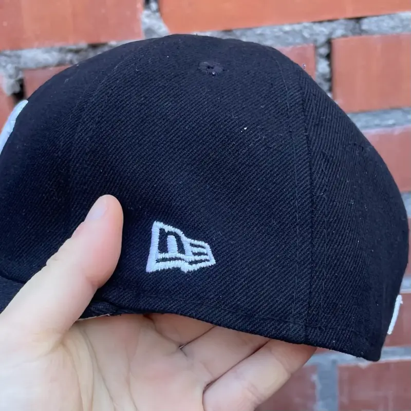Gorra New Era NY Negra con Bordado - 4