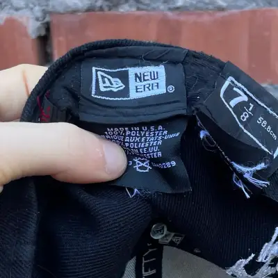 Gorra New Era NY Negra con Bordado - miniatura 5