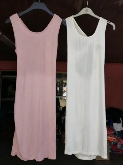 Vestidos sin mangas en colores rosa y blanco - miniatura 1