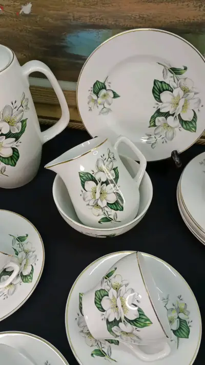 Juego de té de porcelana con diseño floral - miniatura 2