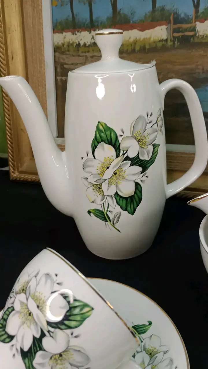 Juego de té de porcelana con diseño floral - 3