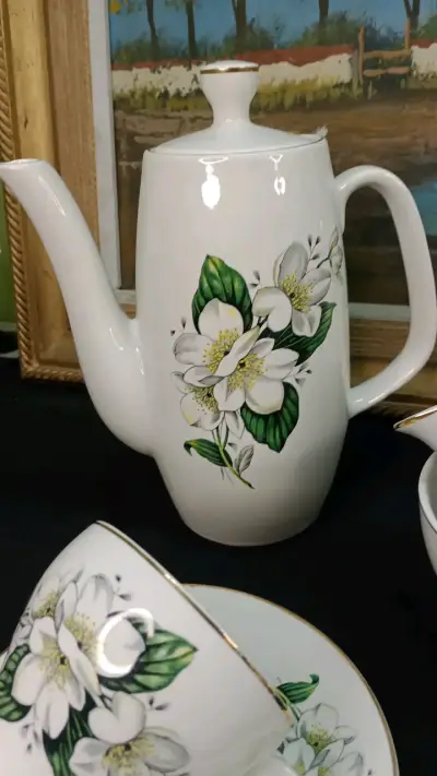 Juego de té de porcelana con diseño floral - miniatura 3