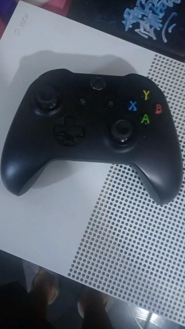 Consola Xbox One S con control - 3