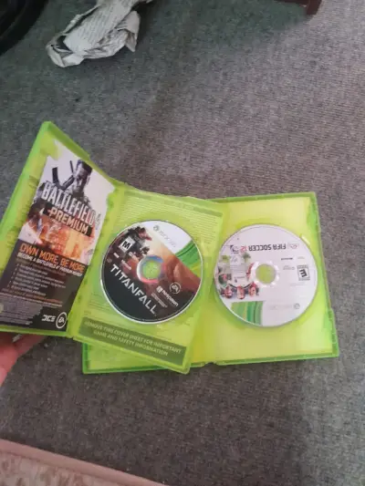 pack de Juegos Xbox 360 Titanfall y FIFA Soccer 12 - miniatura 1
