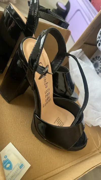 Sandalias de Tacón Negro Charada - miniatura 1