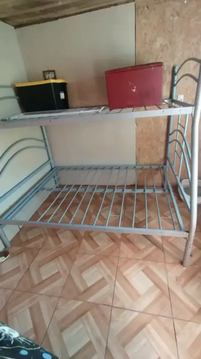 Camarote metálico triple en buen estado - miniatura 1