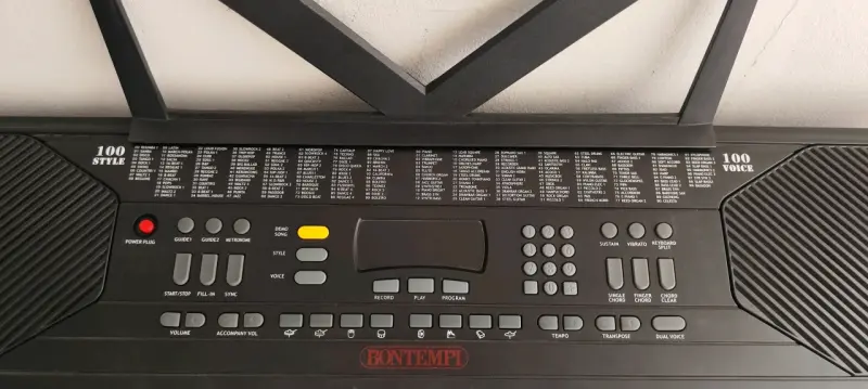 Teclado electrónico Bontempi con 100 voces - 2