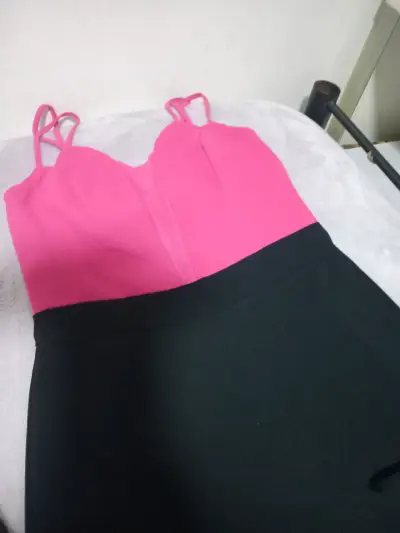 Vestido de fiesta bicolor rosa y negro - miniatura 3
