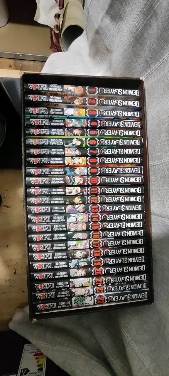 Colección completa de mangas Demon Slayer en caja especial - 3