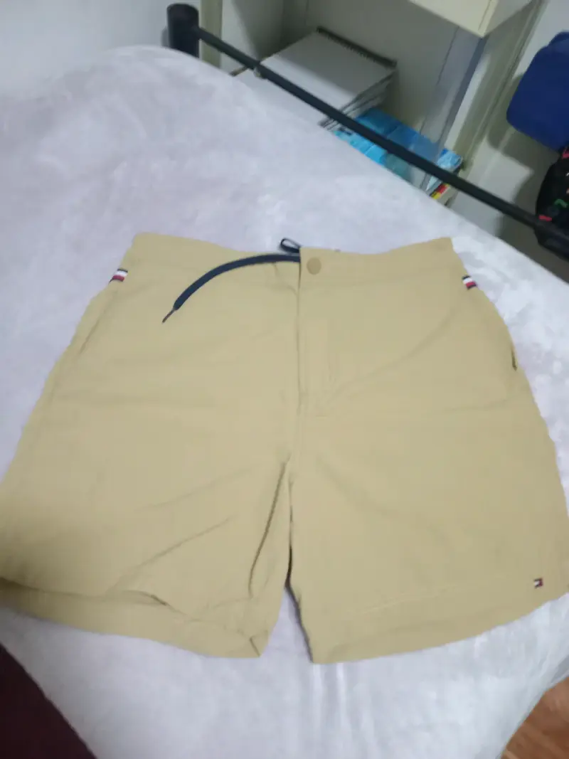 Shorts beige para hombre estilo casual - 1