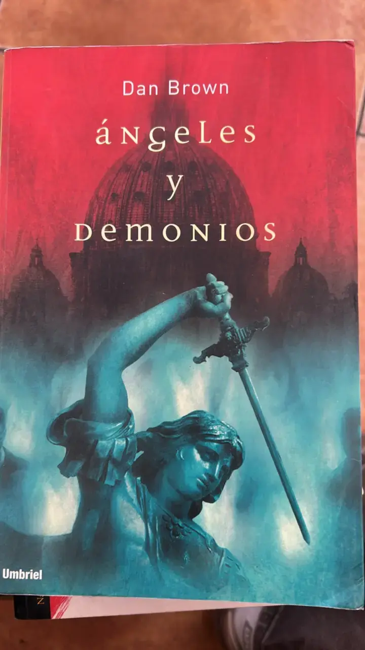 Libro Ángeles y Demonios de Dan Brown - 1