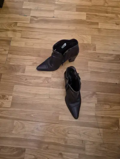 Botas y botines en buen estado de cuero y gamuza - miniatura 1