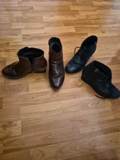 Botas y botines en buen estado de cuero y gamuza - miniatura 2