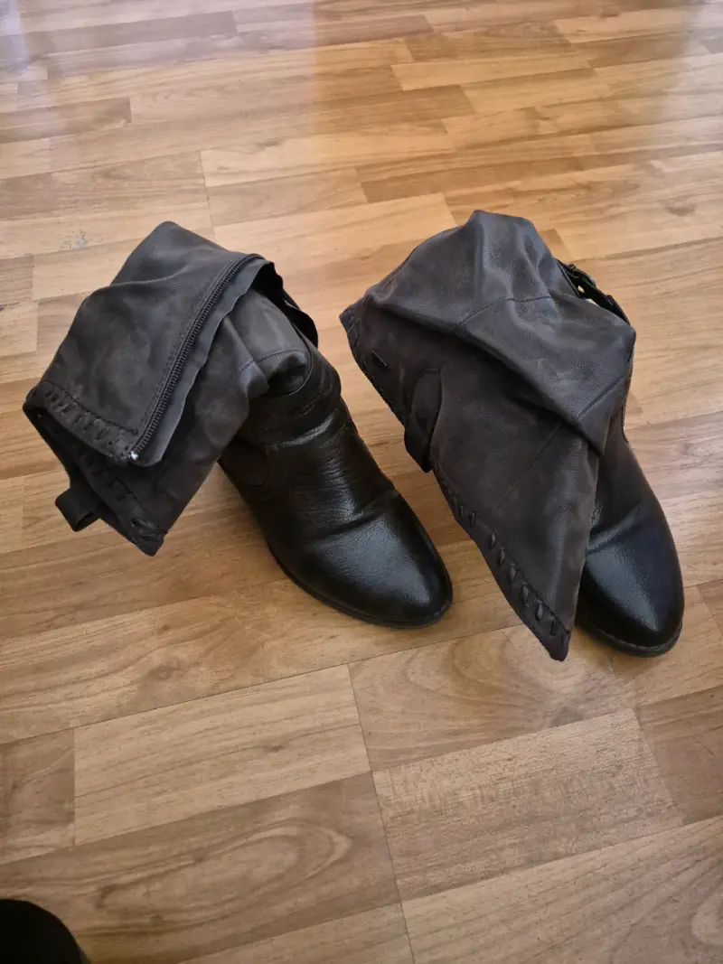 Botas y botines en buen estado de cuero y gamuza - 3