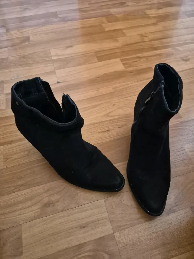 Botas y botines en buen estado de cuero y gamuza - 4