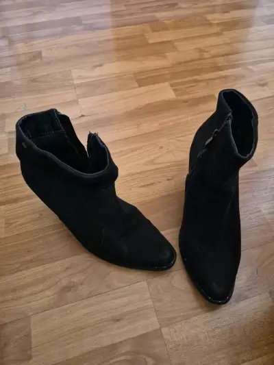 Botas y botines en buen estado de cuero y gamuza - miniatura 4