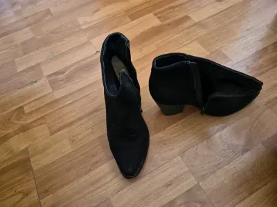 Botas y botines en buen estado de cuero y gamuza - miniatura 5