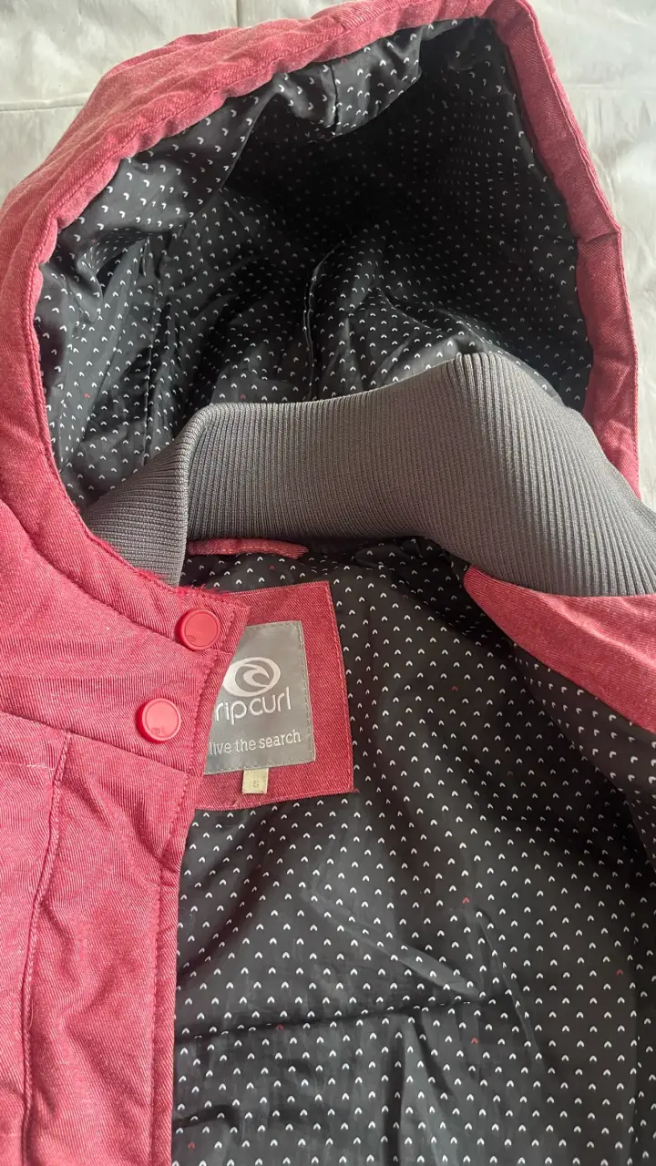 Chaqueta Rip Curl roja con capucha - 2