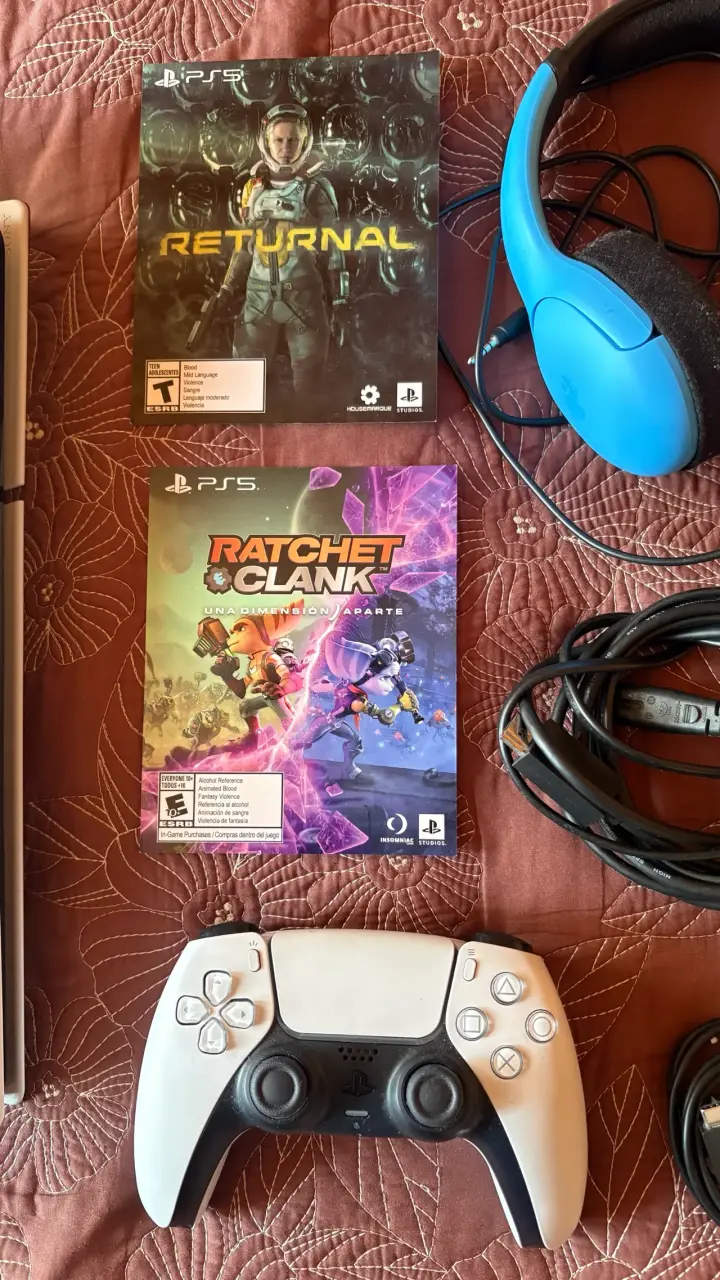 Consola PlayStation 5 con 02 juegos y accesorio 1T - 4