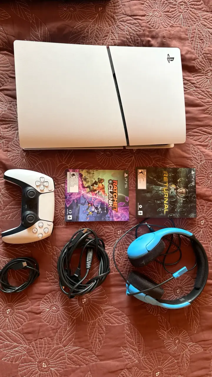 Consola PlayStation 5 con 02 juegos y accesorio 1T - 5