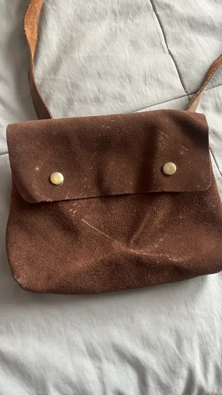 Bolso bandolera de gamuza marrón