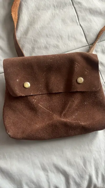 Bolso bandolera de gamuza marrón - miniatura 1
