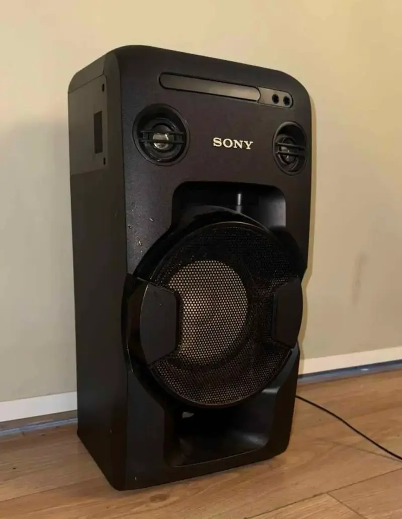 Parlante Sony con luces LED y Bluetooth - 2