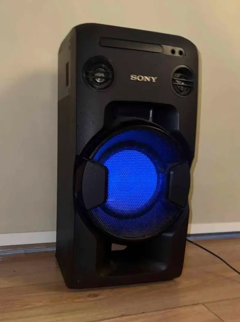Parlante Sony con luces LED y Bluetooth - 3