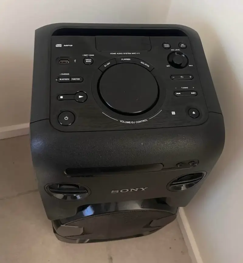 Parlante Sony con luces LED y Bluetooth - 4