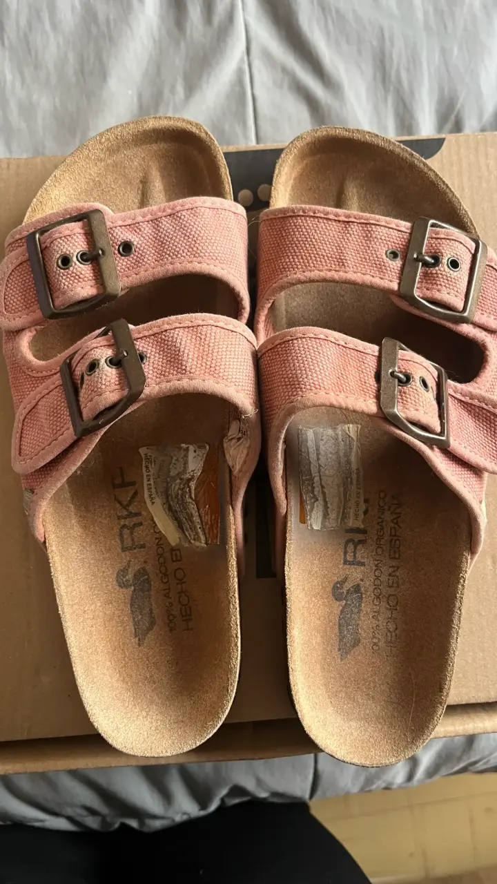 Sandalias de algodón orgánico rosa con hebillas