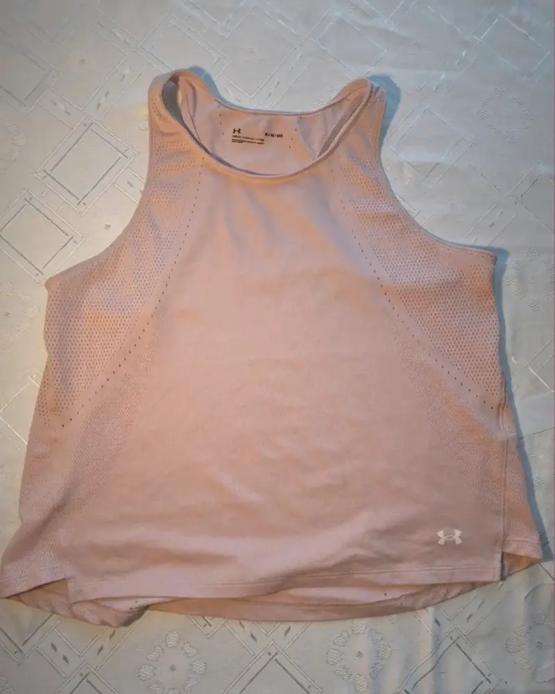 Polera deportiva rosa Under Armour talla M - 2