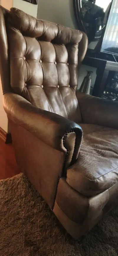 Sillón de cuero marrón con diseño clásico - miniatura 2
