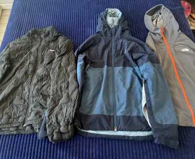 Tres chaquetas deportivas de hombre - miniatura 1