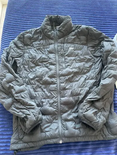 Tres chaquetas deportivas de hombre - miniatura 2