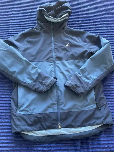 Tres chaquetas deportivas de hombre - miniatura 3