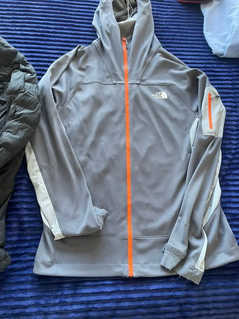 Tres chaquetas deportivas de hombre - 4