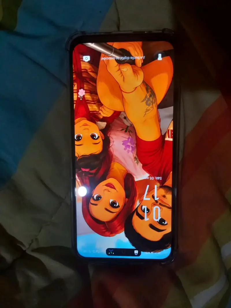Smartphone Infinix con funda transparente - 2
